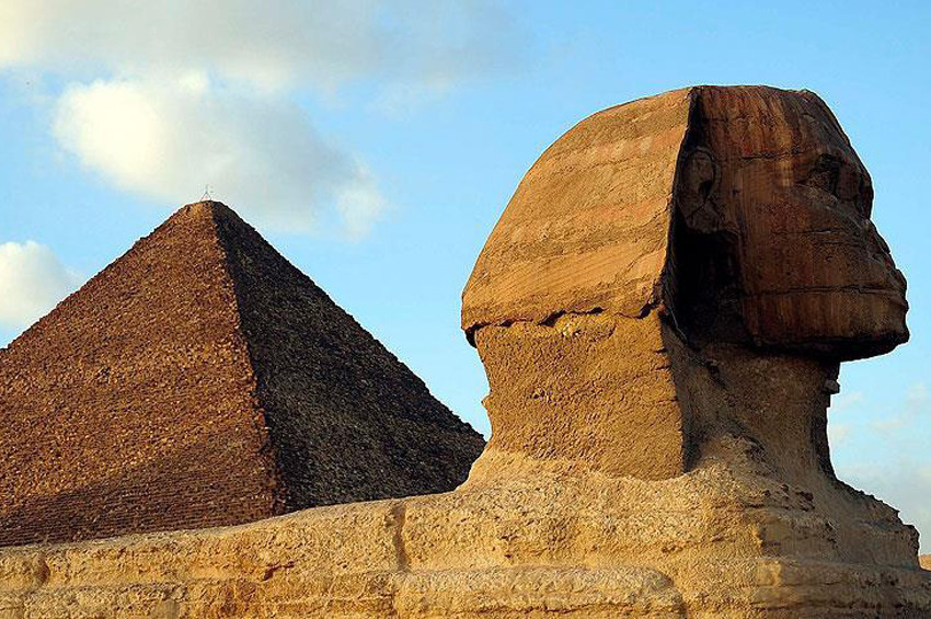 Mısır piramitlerinde gizemli boşluk keşfedildi