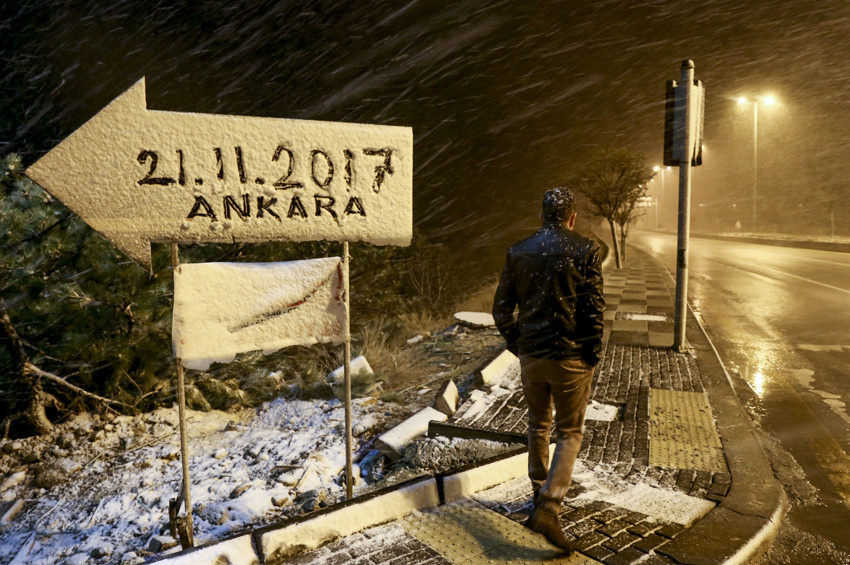 Ankaraya mevsimin ilk karı yağdı
