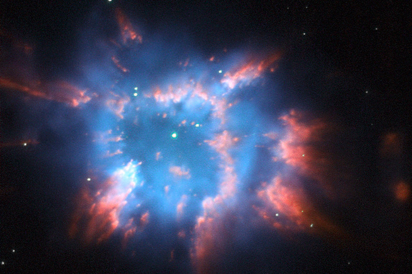 Ölen yıldızın çevresinde oluşan gaz nebulası Uzay