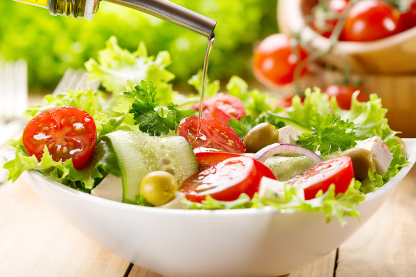 Salatanın faydalarını ve sağlıklı salata hazırlamanın yollarını 