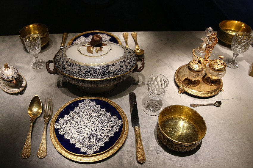 Dolmabahce De Altin Yemek Takimlari Sergileniyor Kultur Sanat