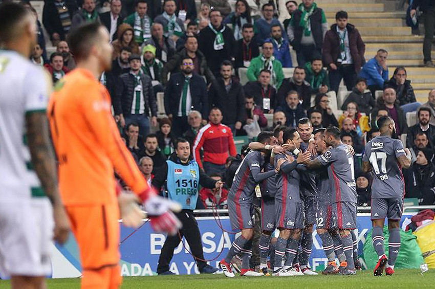 negredo bir kendi kalesine bir rakip kaleye atti spor