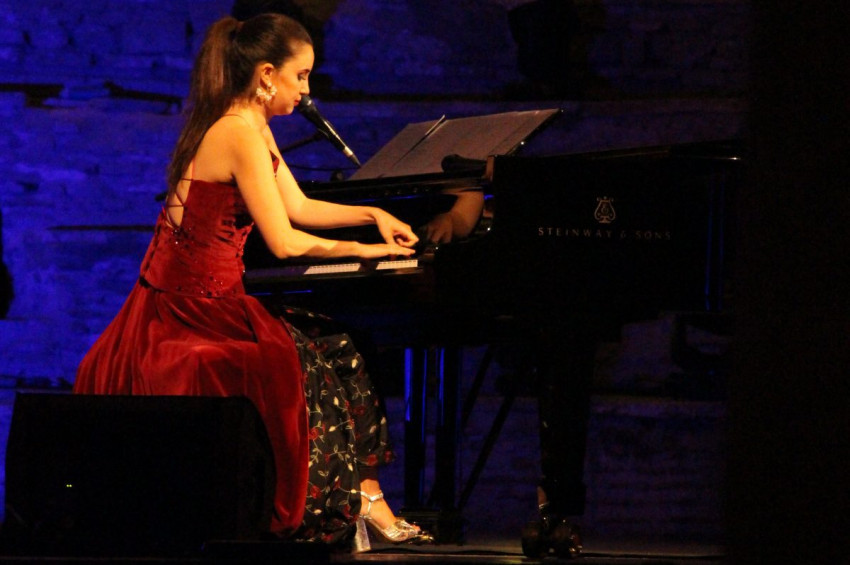 Aya Irini De Karsu Ruzgari Esti Kultur Sanat