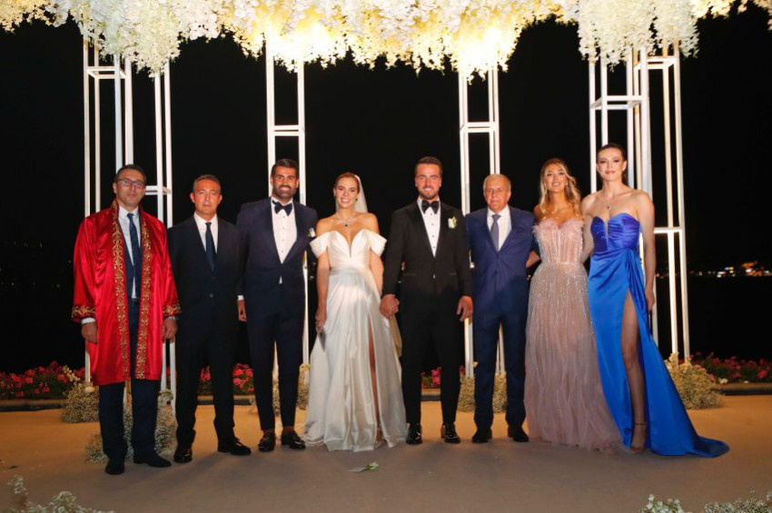 Basketbolcu Melih Mahmutoğlu Voleybolcu Damla Çakıroğlu ile evlendi