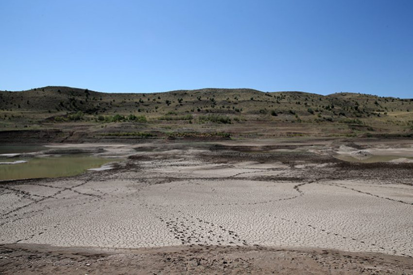 Kızılırmak kuraklıktan etkilendi Sivas barajları boşaldı