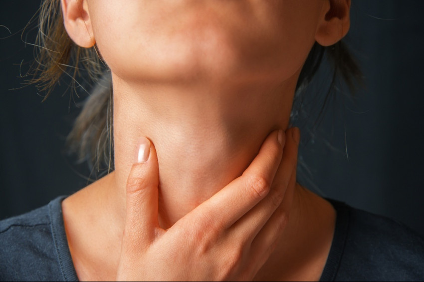 Boğaz ve kulak ağrısı ile ses kısıklığı kanserin 3 erken habercisi olabilir