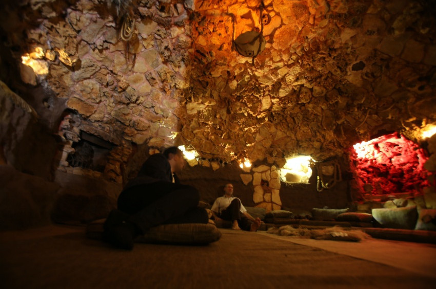 Ürdünlü akademisyen meditasyon mağarası inşa etti