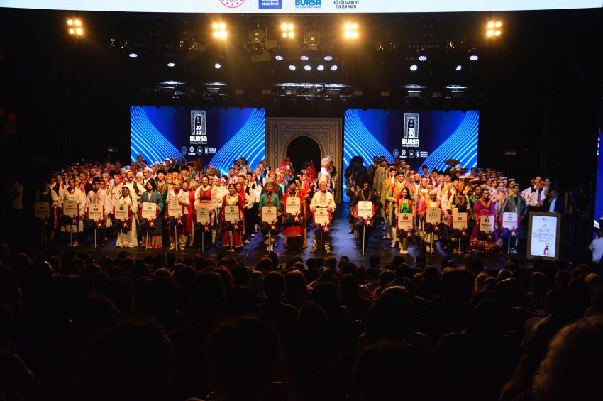 19 ülkenin halk dansları Bursada yarışıyor