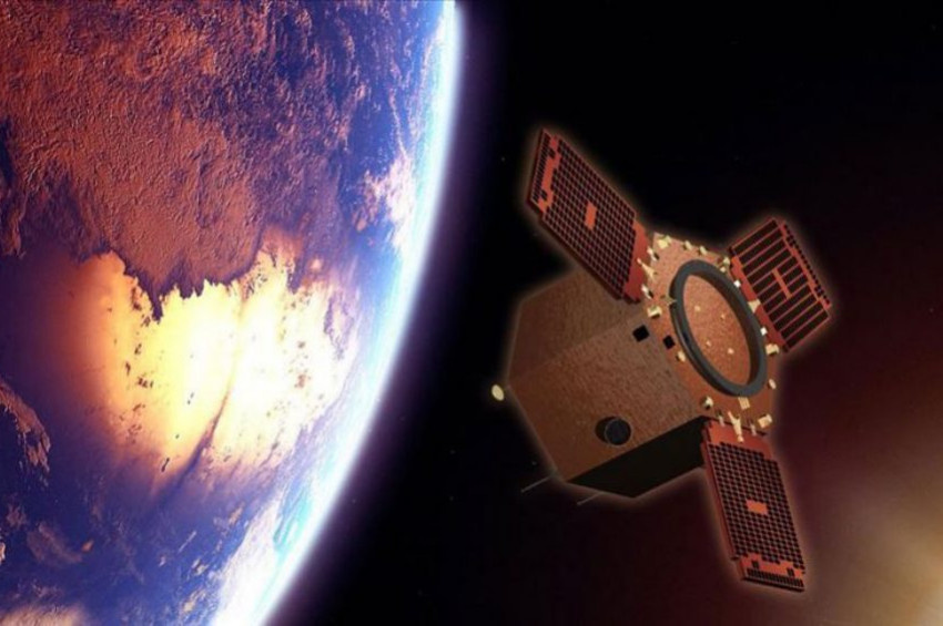 Rusya uyardı: ABD uydusu parçalanıyor