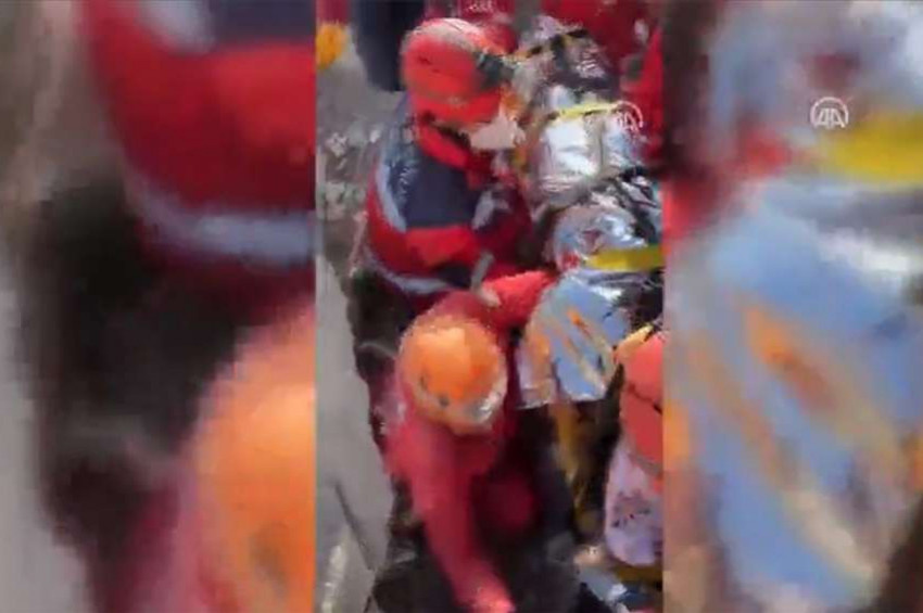 Kahramanmaraşde enkaz altına 222 saat kalan kadın kurtarıldı