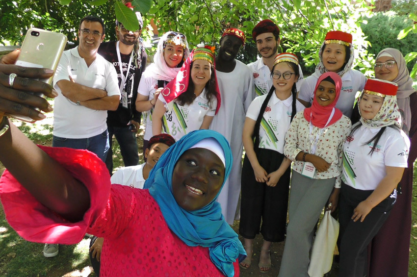 Türkçe öğrendiler, halay çektiler, baklava açtılar