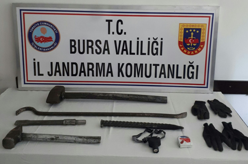 Gemlikte 6 kişi define ararken yakalandı