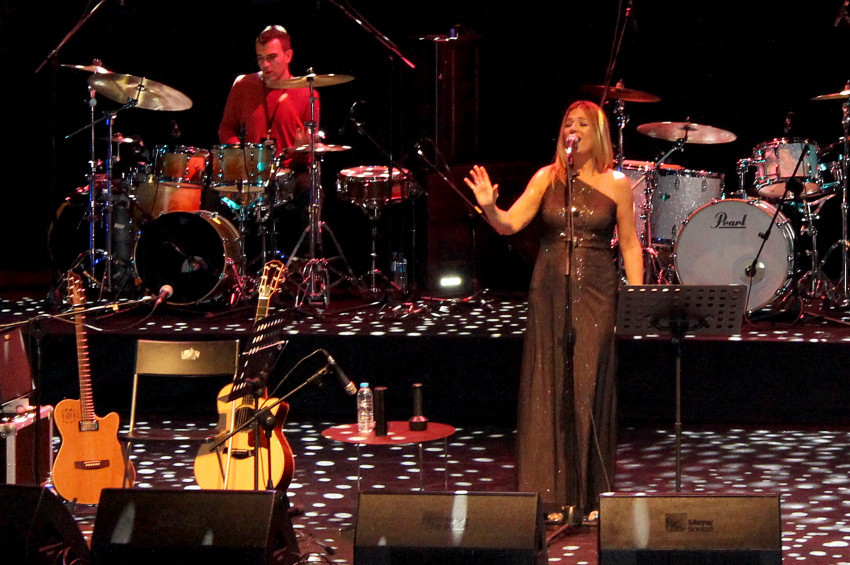 Bülent Ortaçgil ve Birsen Tezer konser verdi