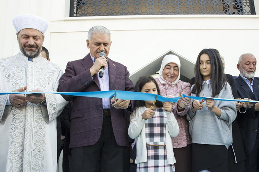 Amine Hatun Camii, dualarla açıldı