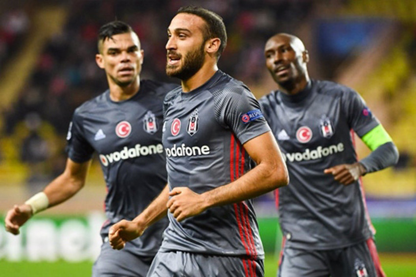 Cenk Tosun Avrupada haftanın futbolcusu olmaya aday