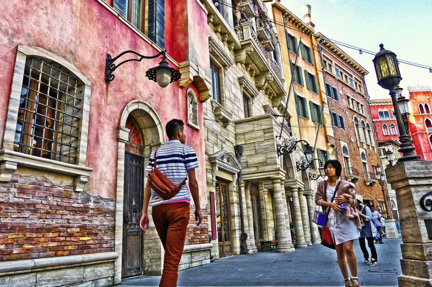 Japonyada genel seçimi Başbakan Abe kazandı