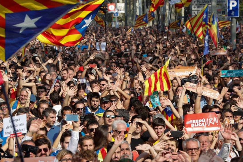 Katalonya bağımsızlığını ilan etti