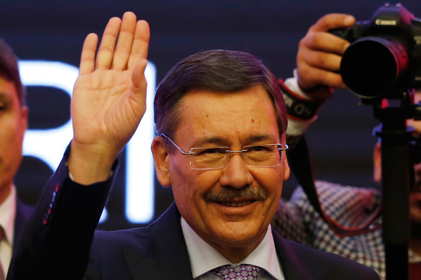 Melih Gökçek istifa etti