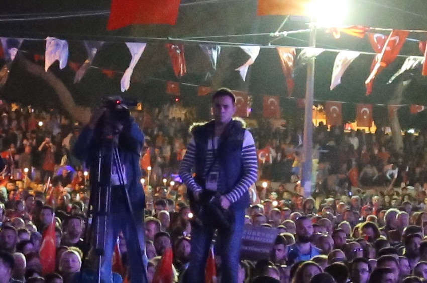 Antalyalılar Fener alayında 600 metrelik Türk bayrağı açtı