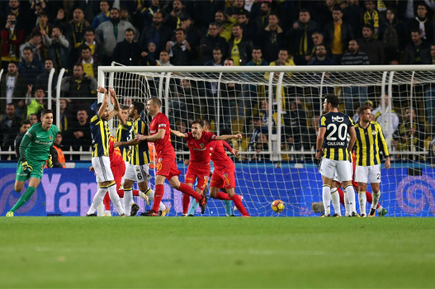 Fenerbahçe  Kadıköyde kalesini kapatamıyor