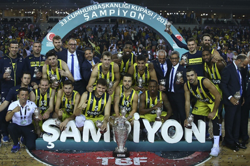 Fenerbahçe Doğuş 7. kez kupasını aldı