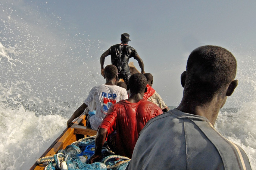 Ganada çiftçileri taşıyan tekne battı: 13 ölü