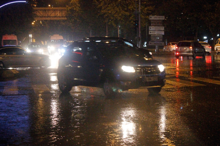 Tekirdağda sağanak yağmur hayatı etkiledi