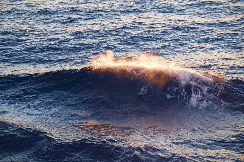 Samsunda balıkçı teknesi alabora oldu