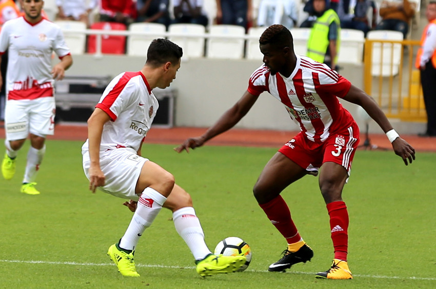 Sivasspor gözünü zirveye dikti