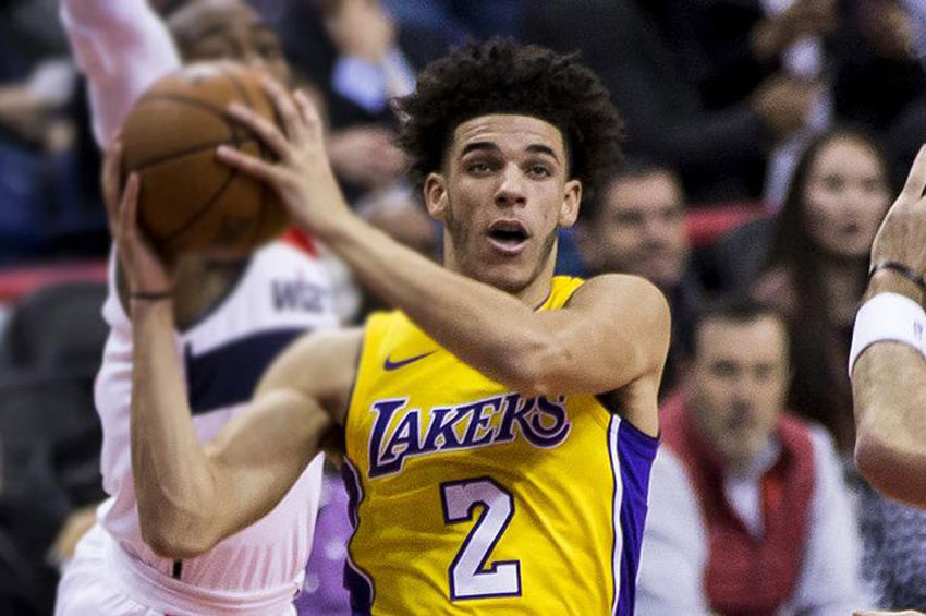 Çaylak Lonzo Ball, LeBron Jamesin rekorunu kırdı