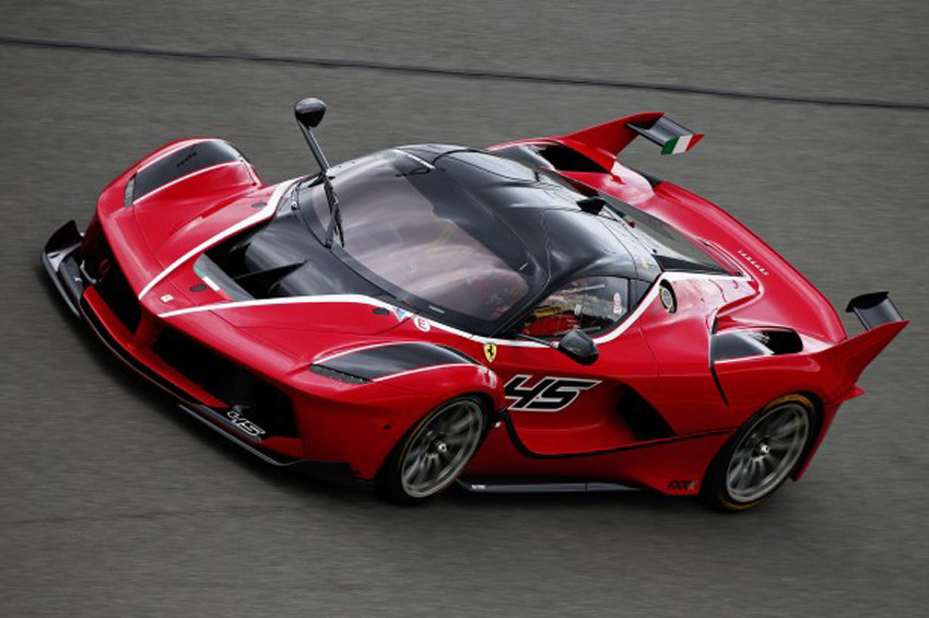 Ferrarinin yeni modeli FXX-K Evo tanıtıldı