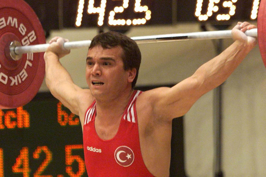 Efsane halterci Naim Süleymanoğlu vefat etti