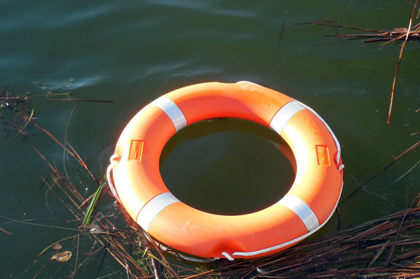 Kadıköyde denize düşen kişi boğuldu