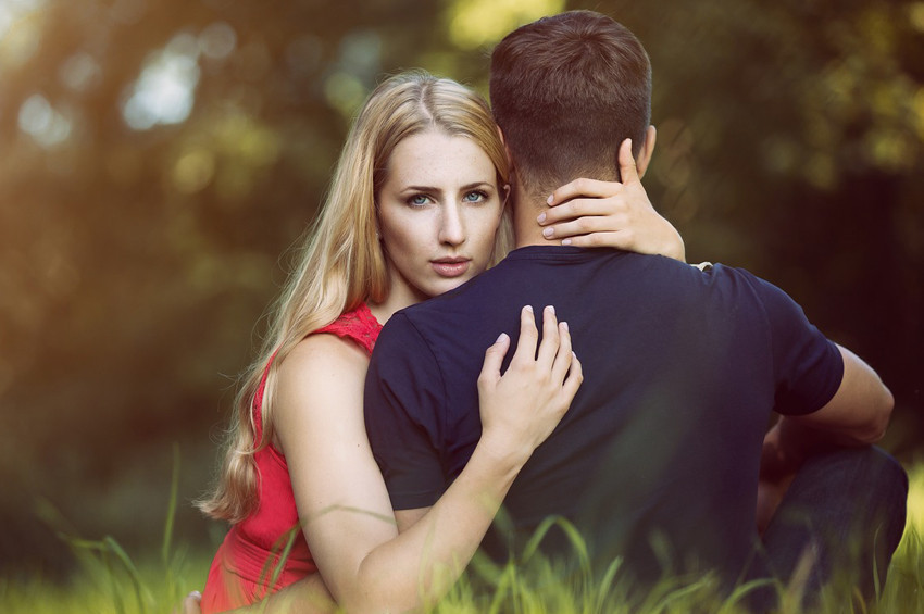 Eşinize ne zaman, ne kadar sarılacaksınız?