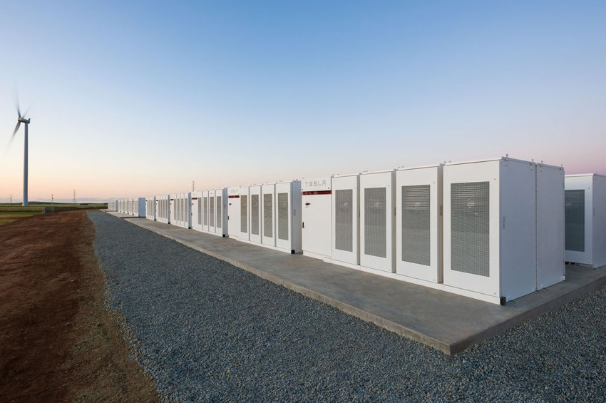 Tesla Dünyanın en büyük pilini tamamlandı