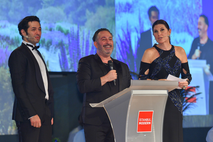 Gala Modern’de ünlüler eğitime destek için yarıştı