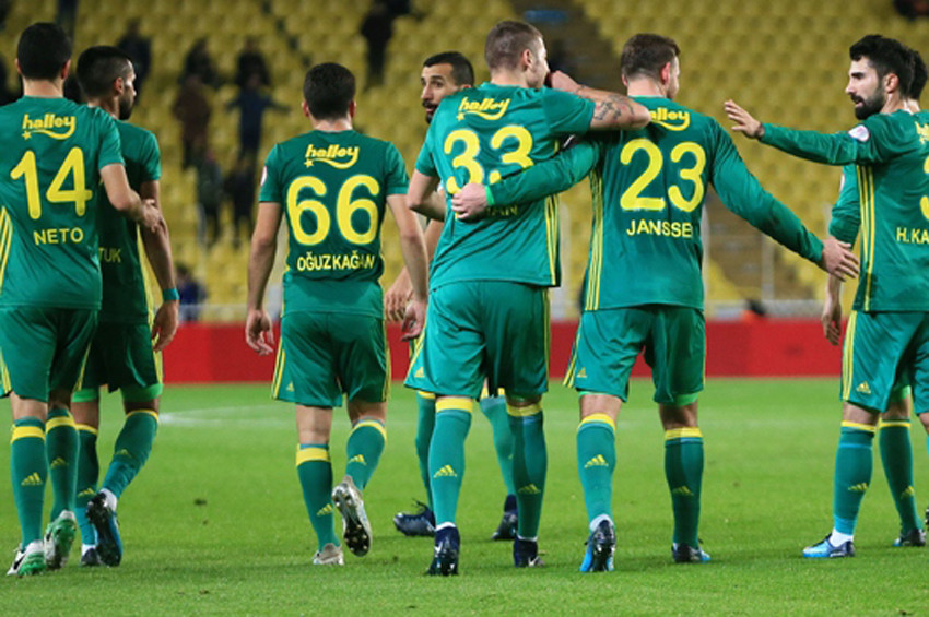 Fenerbahçeden Adana Demirspora farklı tarife