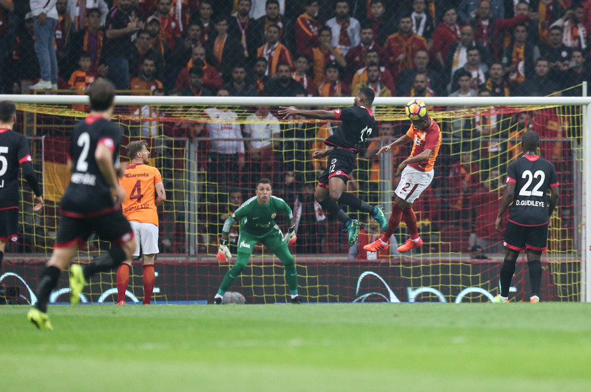 Mariano golle tanıştı, Gomis 11 gole ulaştı