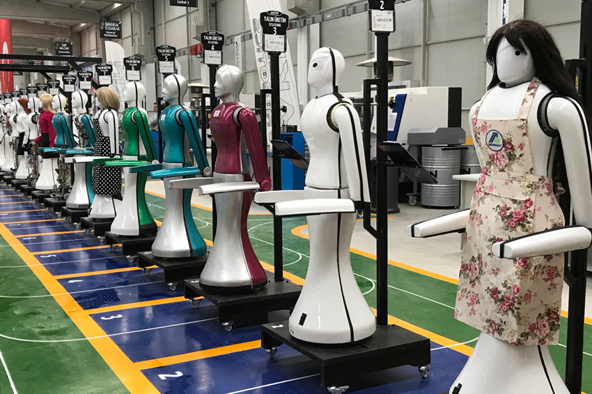 Türkiyede ilk insansı robot fabrikası açıldı