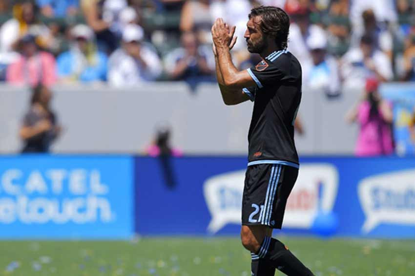 Efsane oyunculardan Andrea Pirlo jübile yaptı