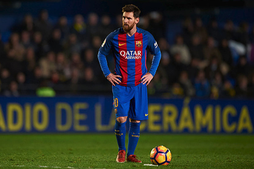 Yaşayan efsane Messsi, Xavi ve Iniestanın peşinde