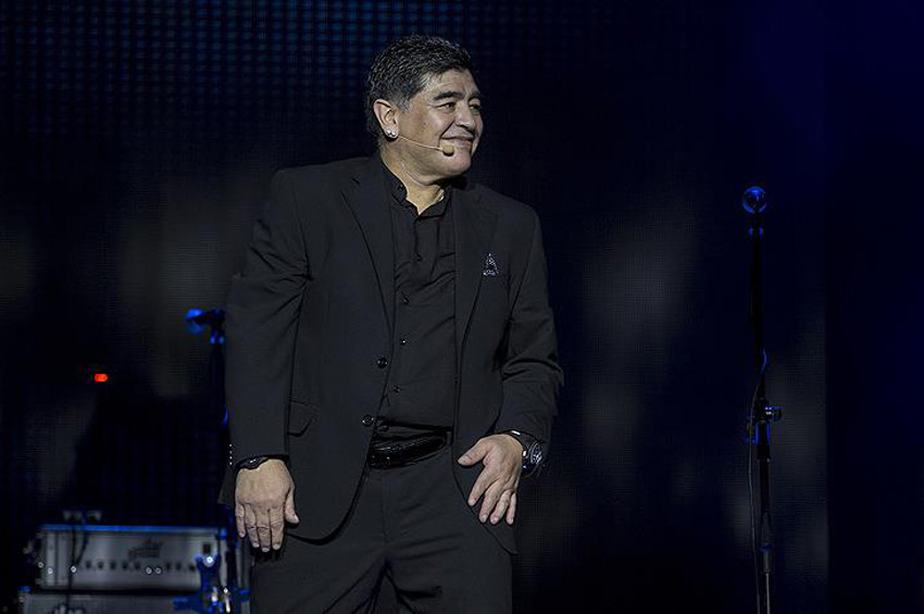 Hindistan, Maradonanın heykelini dikti