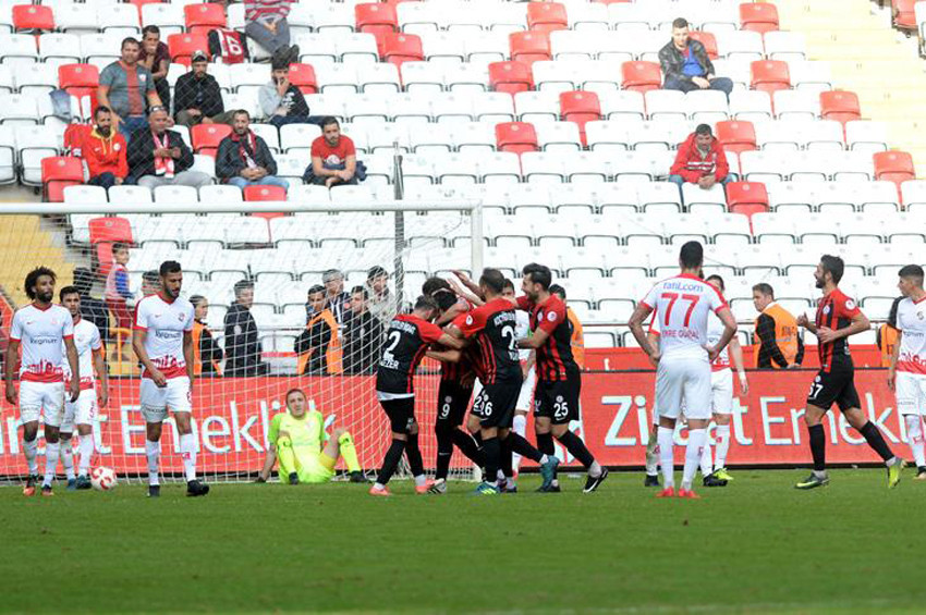 Orhangazi Belediyespor, Antalyasporu yendi ama elemeyemedi: 3-2