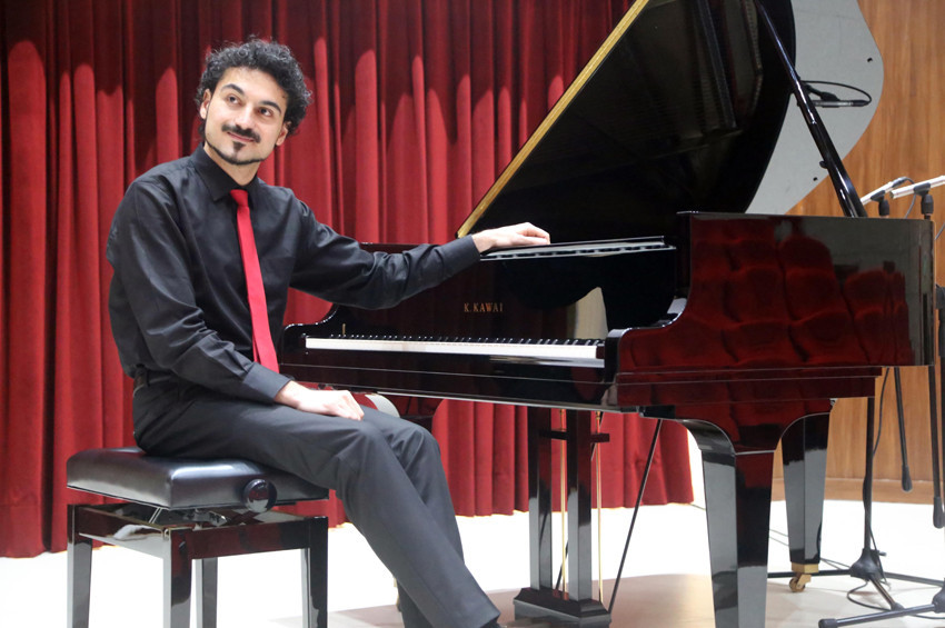 Piyanist Özgür Ünaldı, Beethoven ve Ernesto Halfteri yorumladı