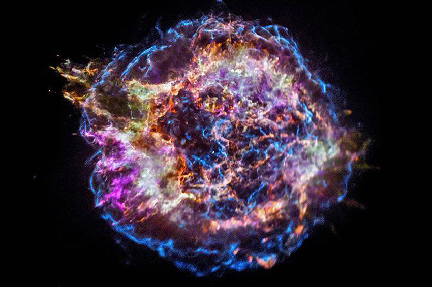 Uzayda süpernovadan geriye kalan renk cümbüşü