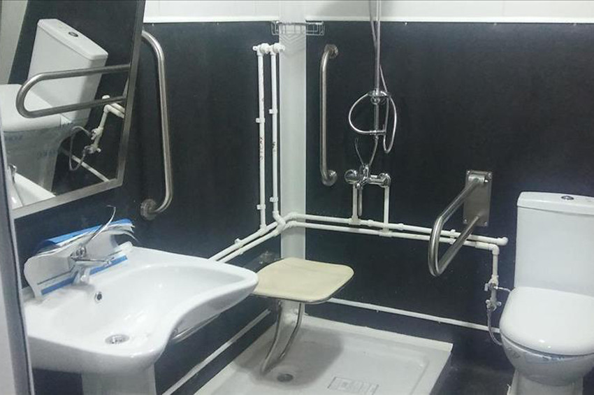 Engellilere özel mobil tuvalet ve duş