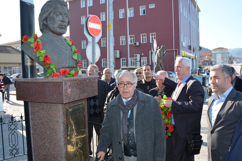 Yazar Oğuz Atay memleketi İneboluda anıldı