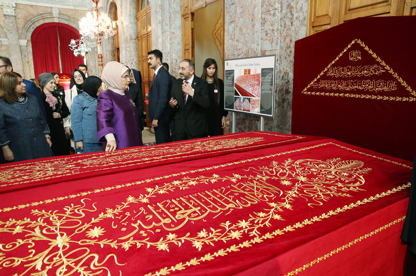 Osmanlı türbelerinin puşidelerini yenileme projesi