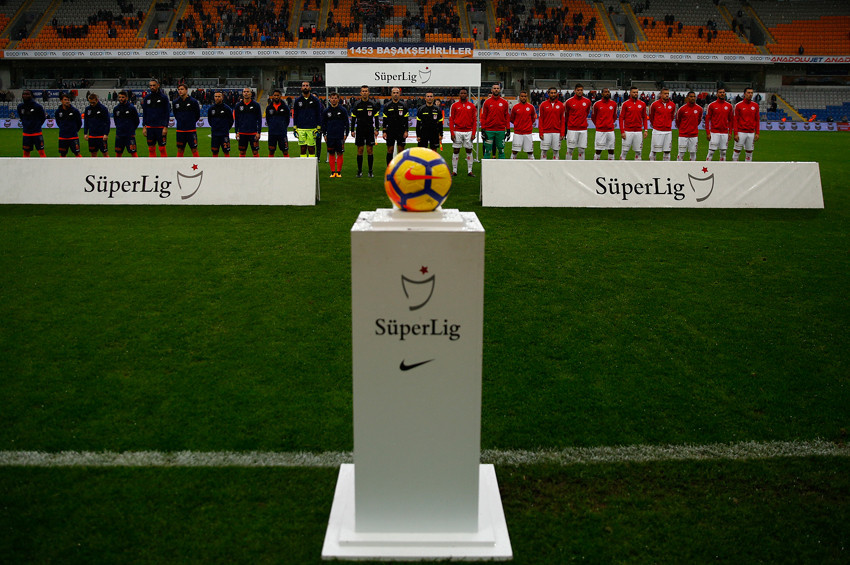 Başakşehir farklı yenerken Mehmet Batdal tepki aldı