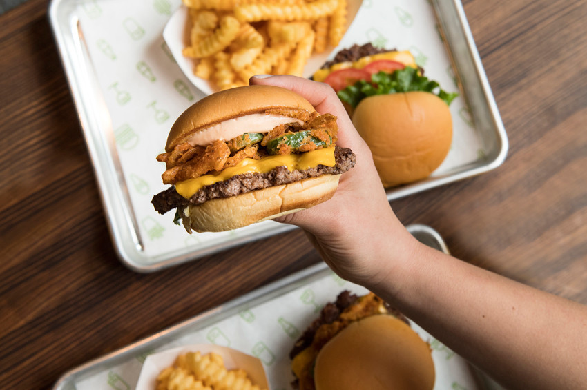 Shake Shack kışın Pickled Jalapeno Burger öneriyor